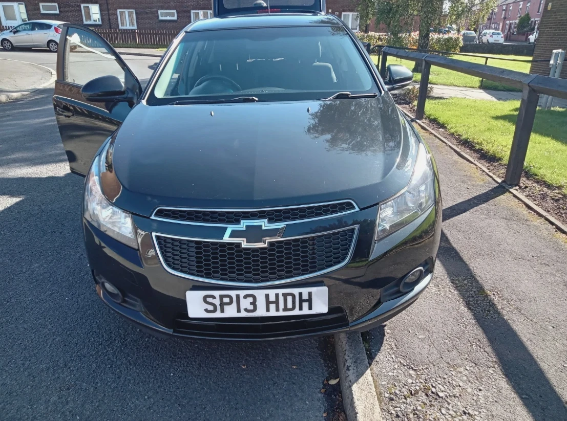 Chevrolet Cruze 1.6 Десен волан, снимка 1