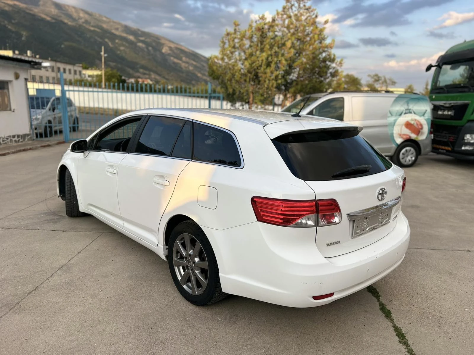 Toyota Avensis 2.0 D-4D Lounge - изображение 3