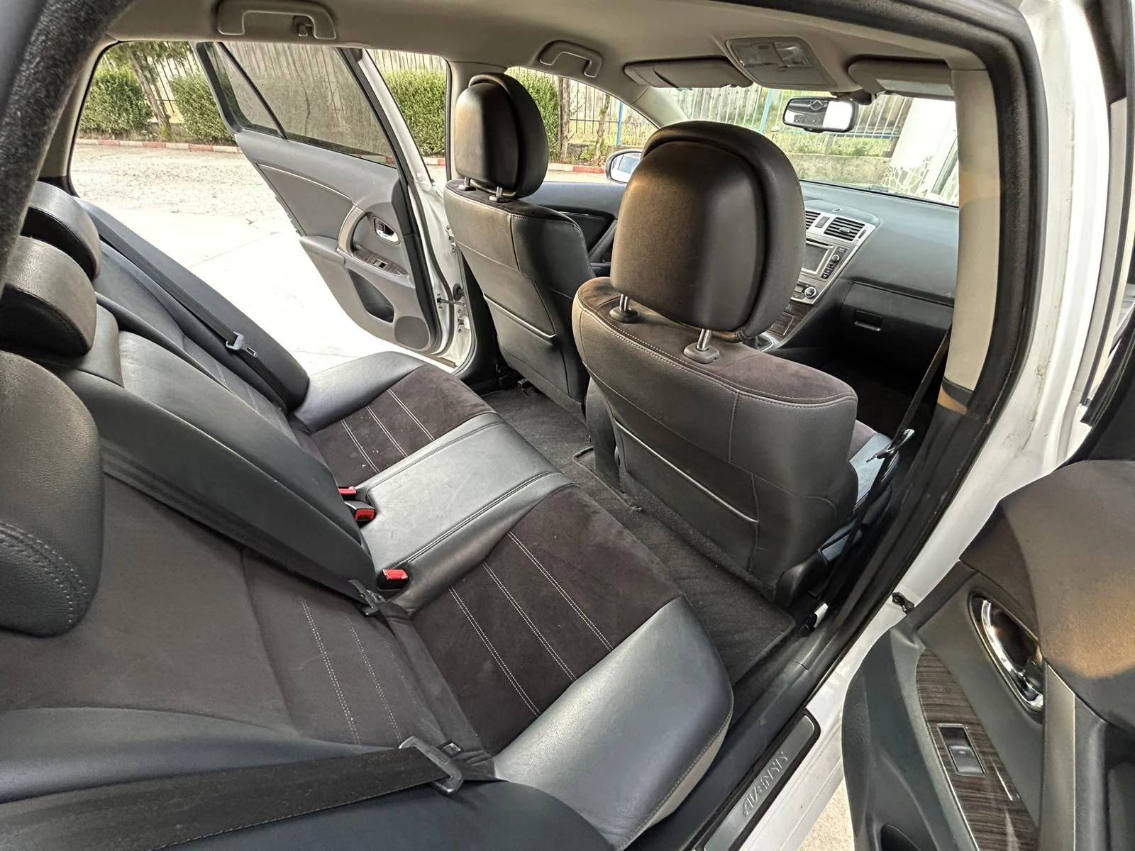 Toyota Avensis 2.0 D-4D Lounge - изображение 7