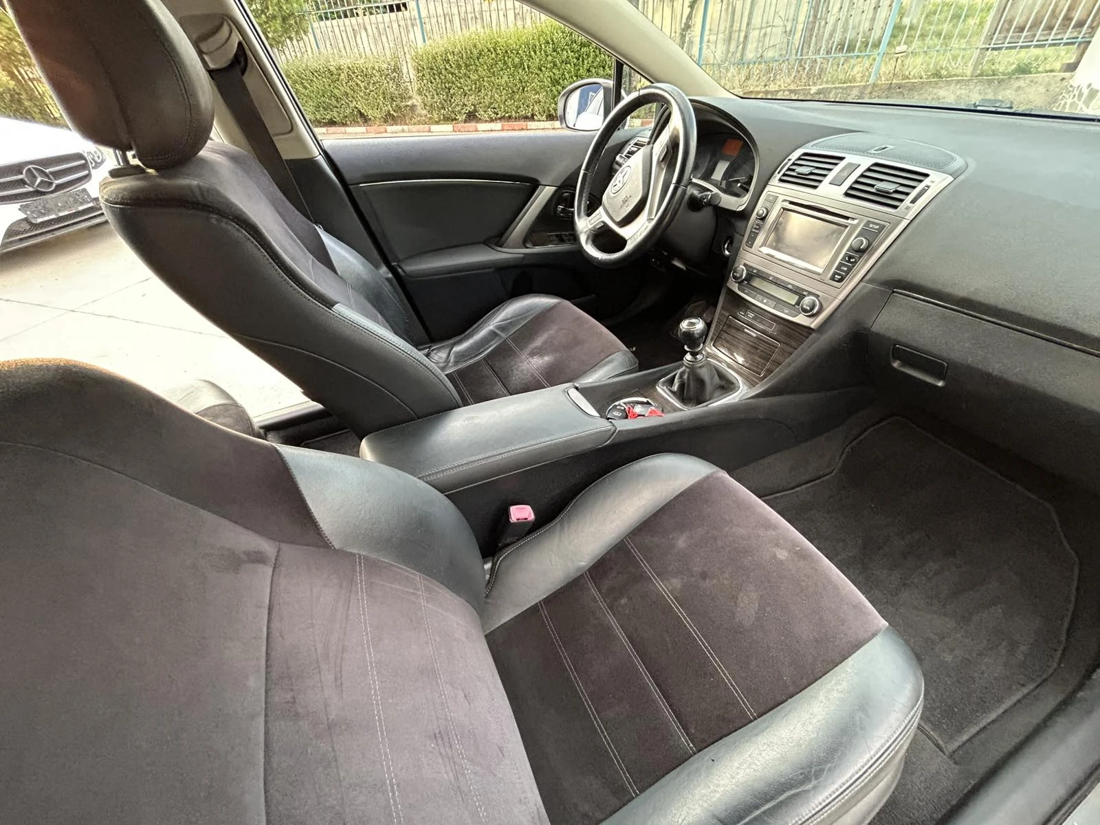 Toyota Avensis 2.0 D-4D Lounge - изображение 8