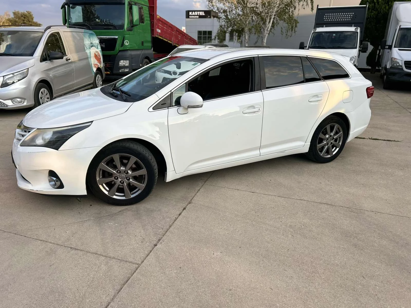 Toyota Avensis 2.0 D-4D Lounge - изображение 2