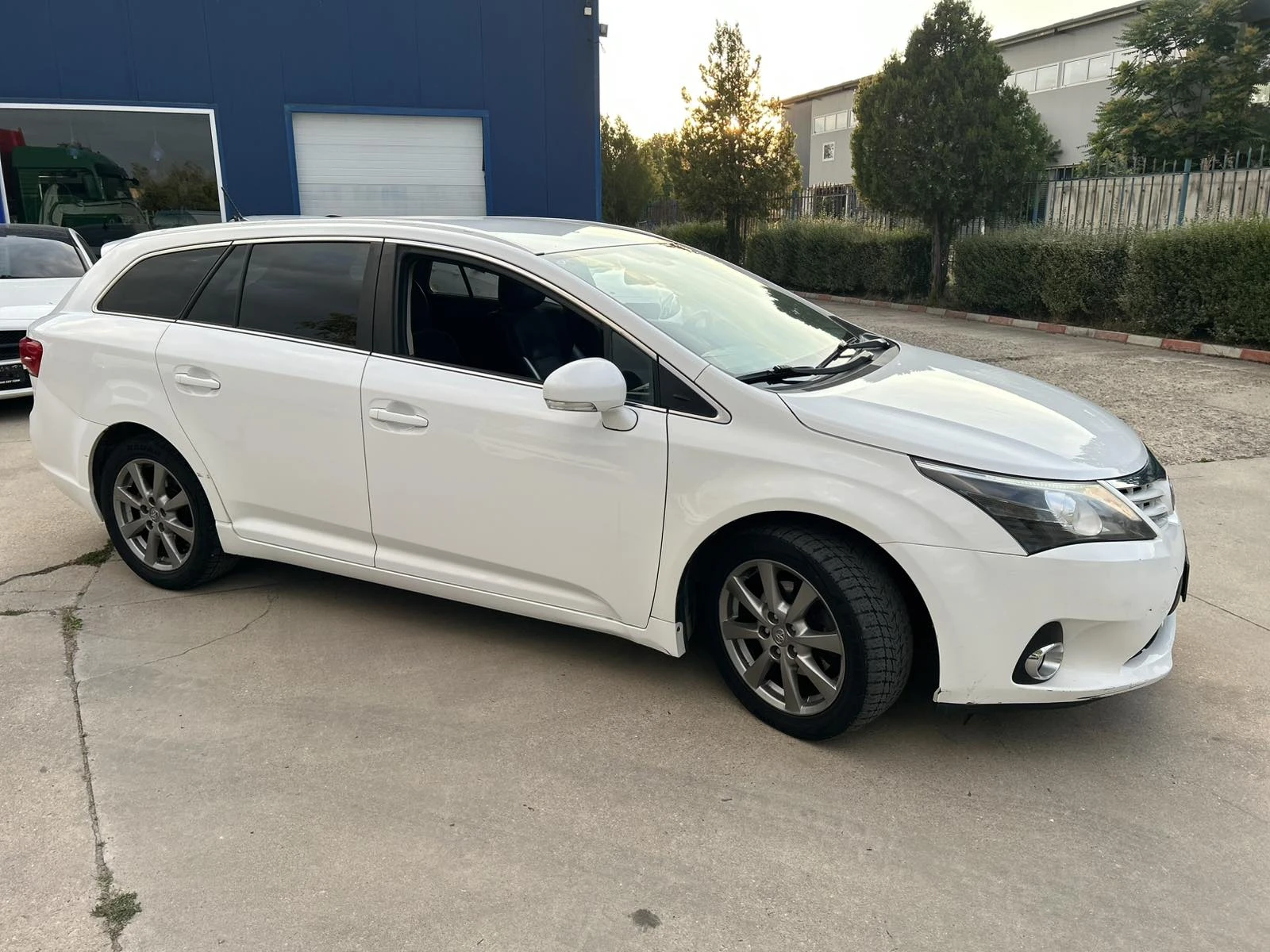 Toyota Avensis 2.0 D-4D Lounge - изображение 5