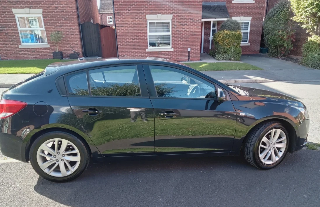 Chevrolet Cruze 1.6 Десен волан - изображение 4