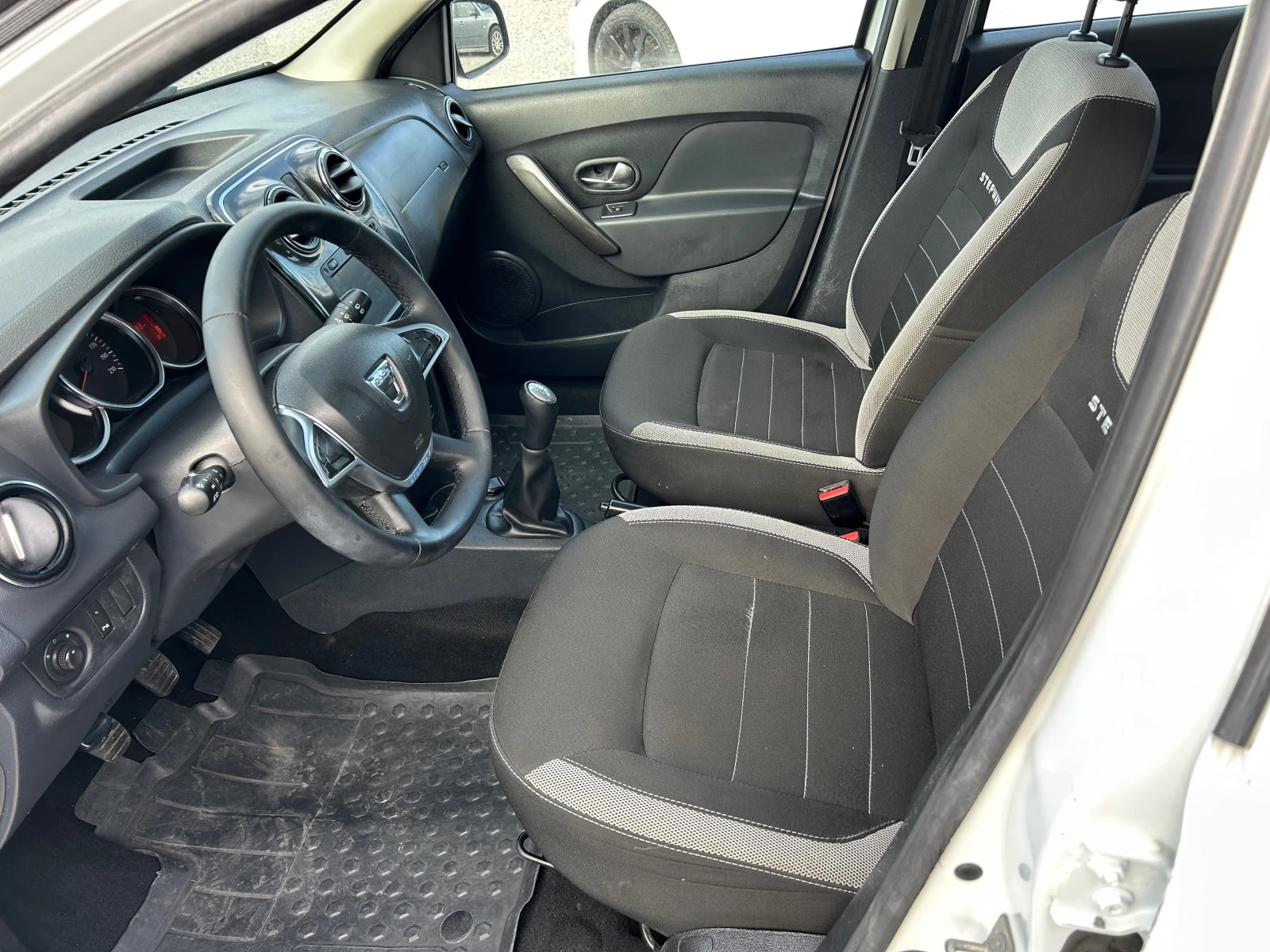 Dacia Sandero 1.5DCI EURO6B STEPWAI - изображение 9