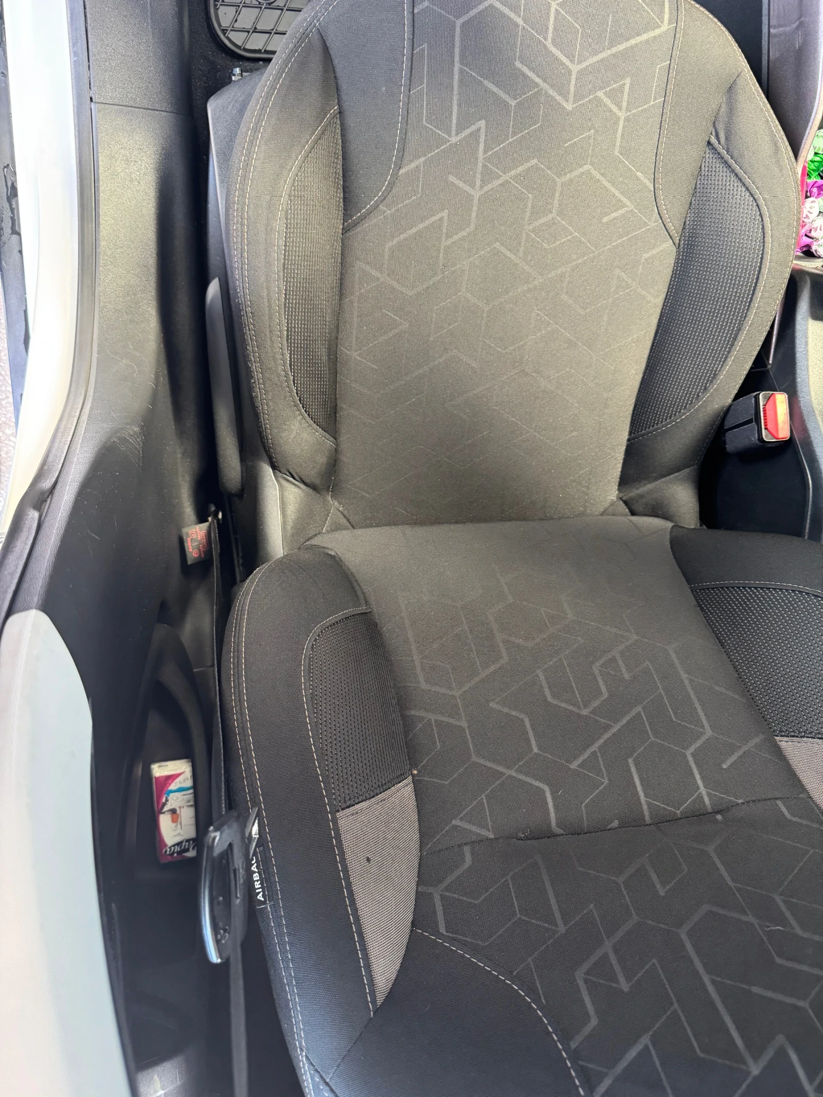 Peugeot 2008 1.4 HDI ALLURE, снимка 15 - Автомобили и джипове - 54442658