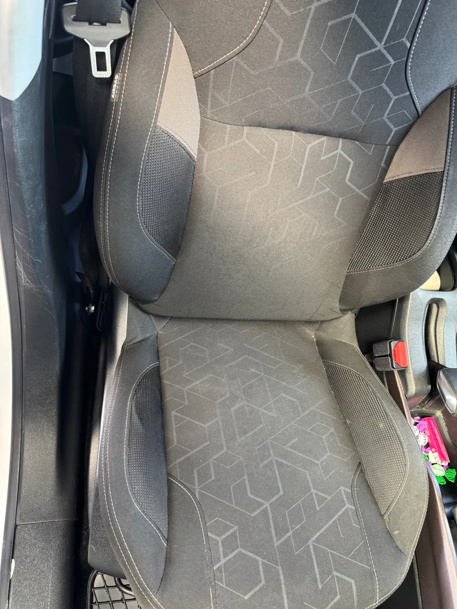 Peugeot 2008 1.4 HDI ALLURE, снимка 16 - Автомобили и джипове - 54442658