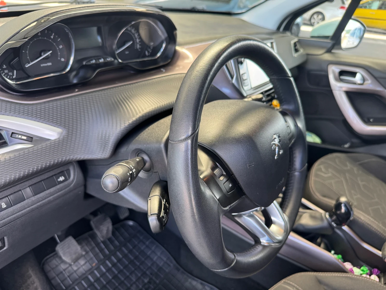 Peugeot 2008 1.4 HDI ALLURE, снимка 10 - Автомобили и джипове - 54442658