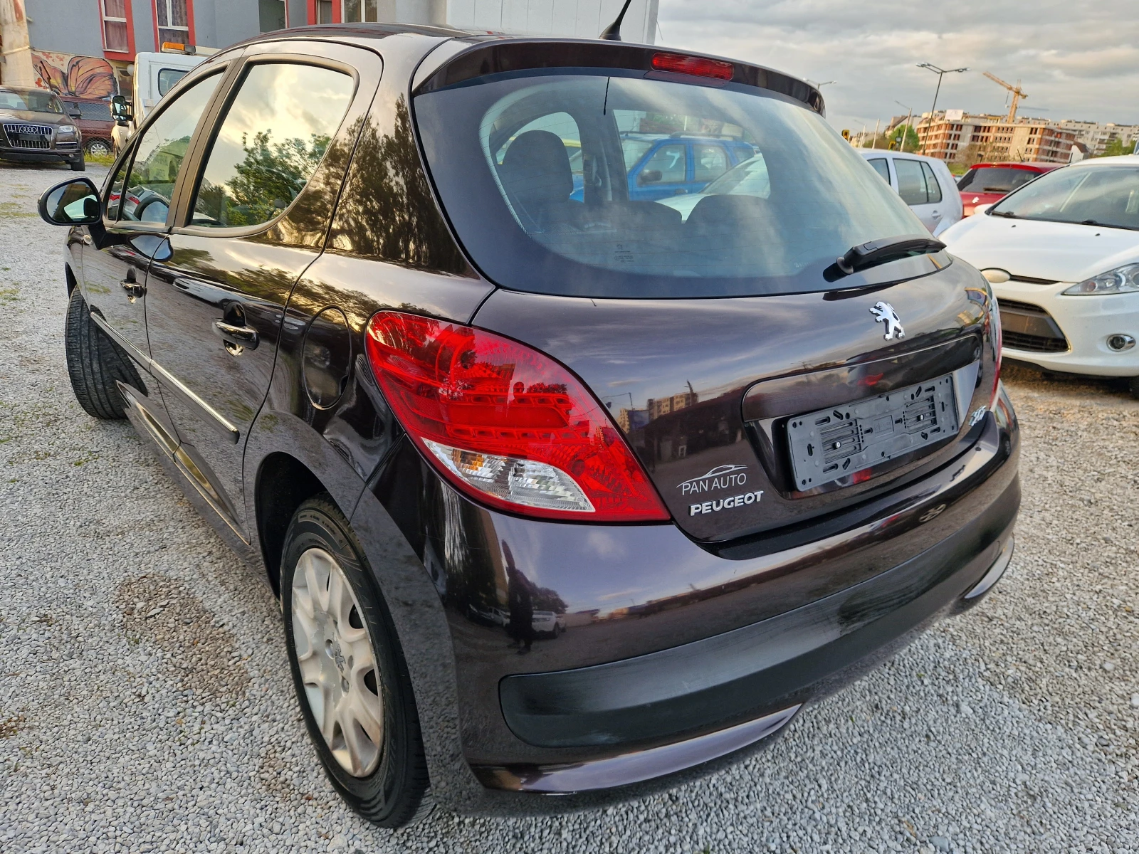 Peugeot 207 1.4HDI/130 хил!!!, снимка 7 - Автомобили и джипове - 54456510