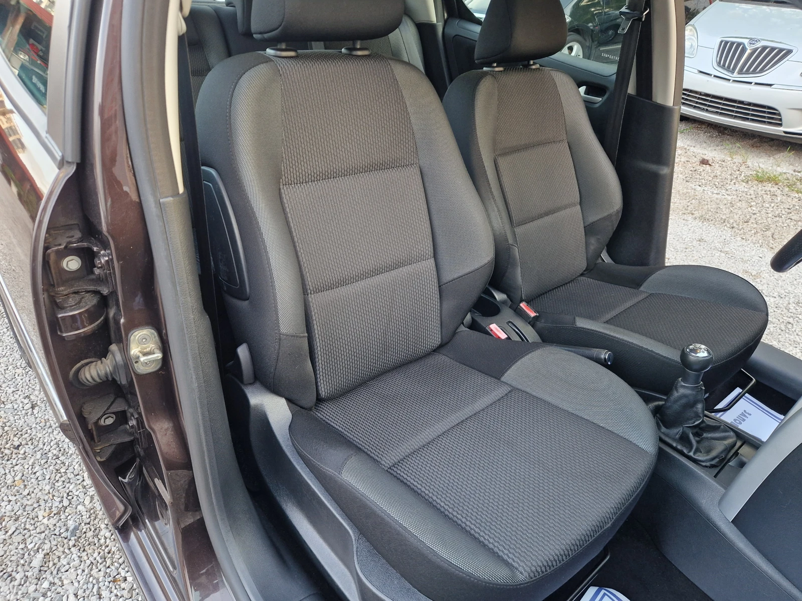 Peugeot 207 1.4HDI/130 хил!!!, снимка 12 - Автомобили и джипове - 54456510