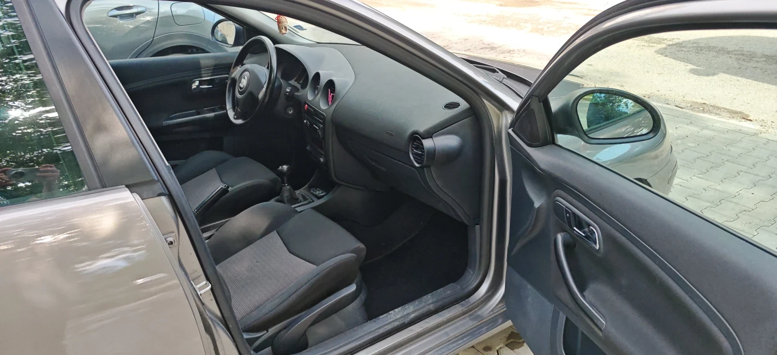 Seat Ibiza Хечбек, снимка 6 - Автомобили и джипове - 54675914