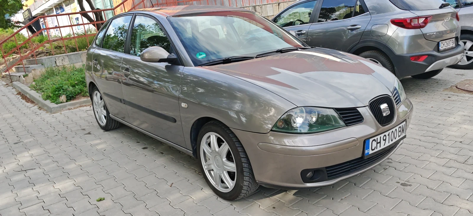 Seat Ibiza Хечбек, снимка 3 - Автомобили и джипове - 54675914