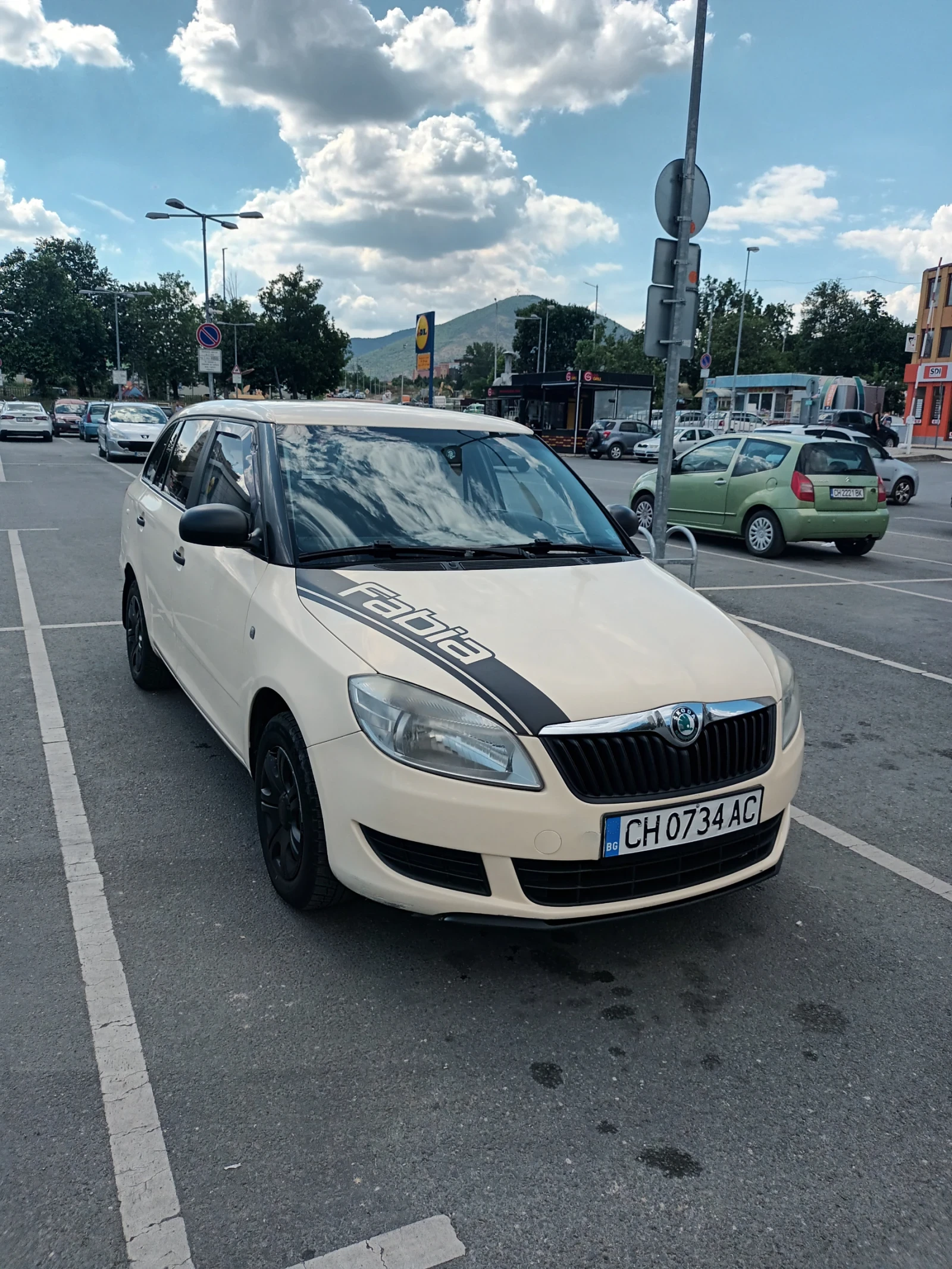 Skoda Fabia, снимка 2 - Автомобили и джипове - 54980734