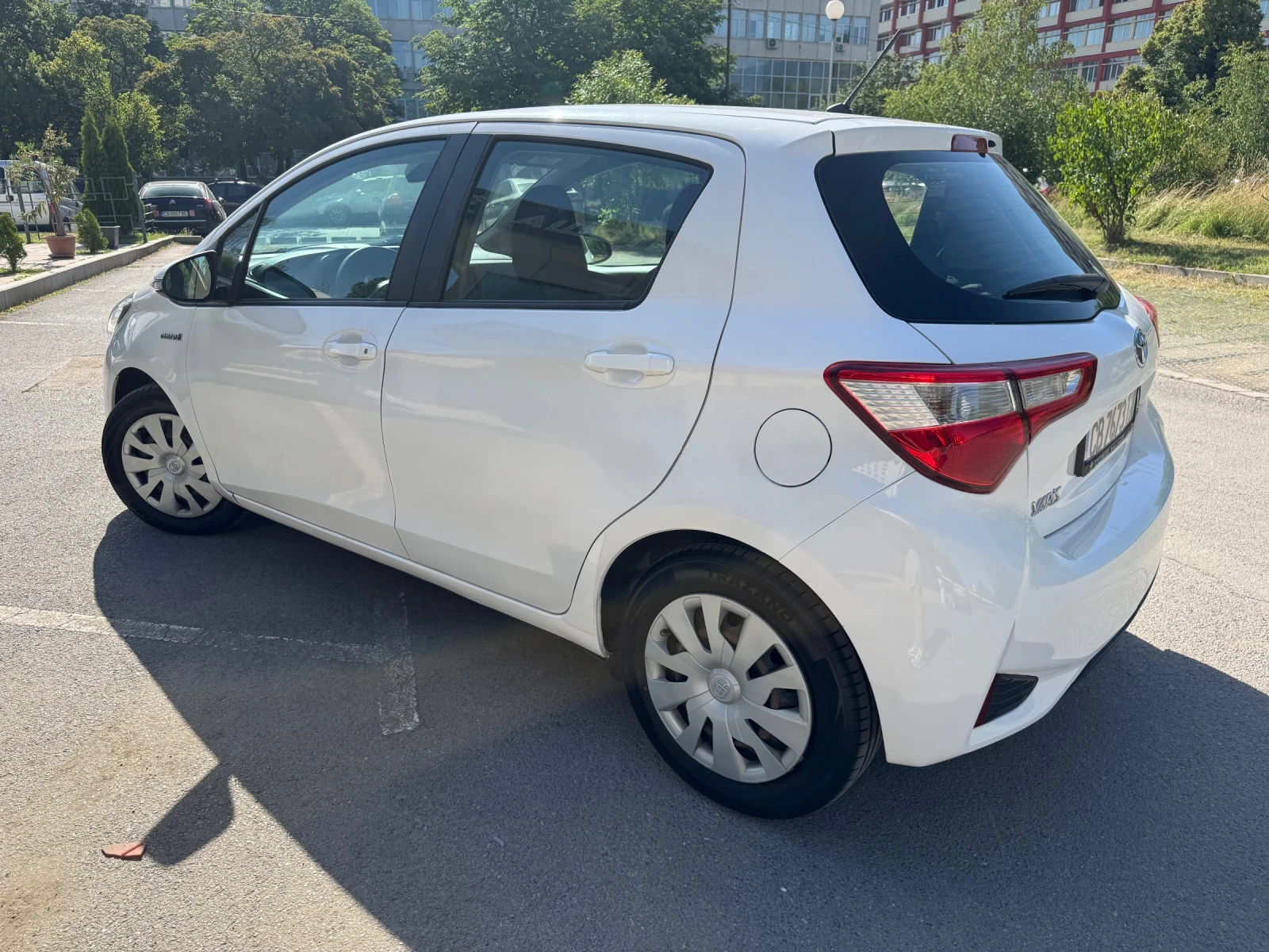 Toyota Yaris 1.5 Hybrid Face, снимка 5 - Автомобили и джипове - 55084600