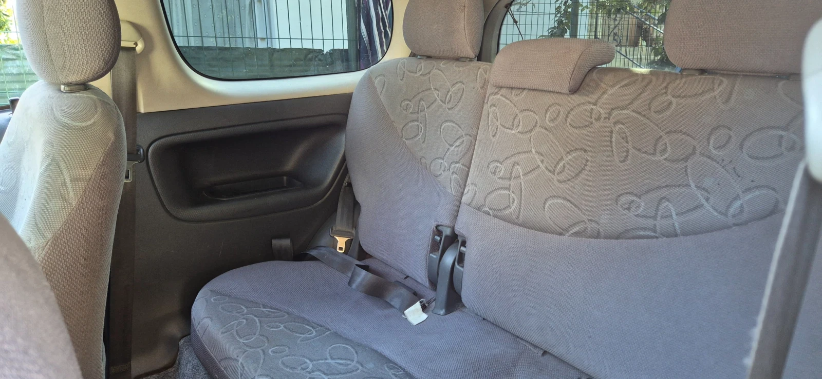 Toyota Yaris 1.3 Газ/Бензин, снимка 7 - Автомобили и джипове - 55438255