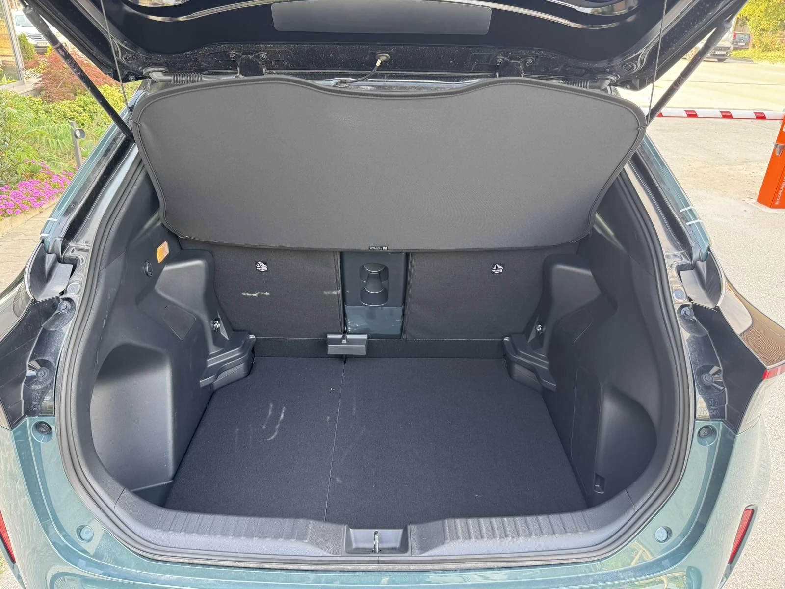 Toyota Yaris Cross Elegance, снимка 13 - Автомобили и джипове - 55629410