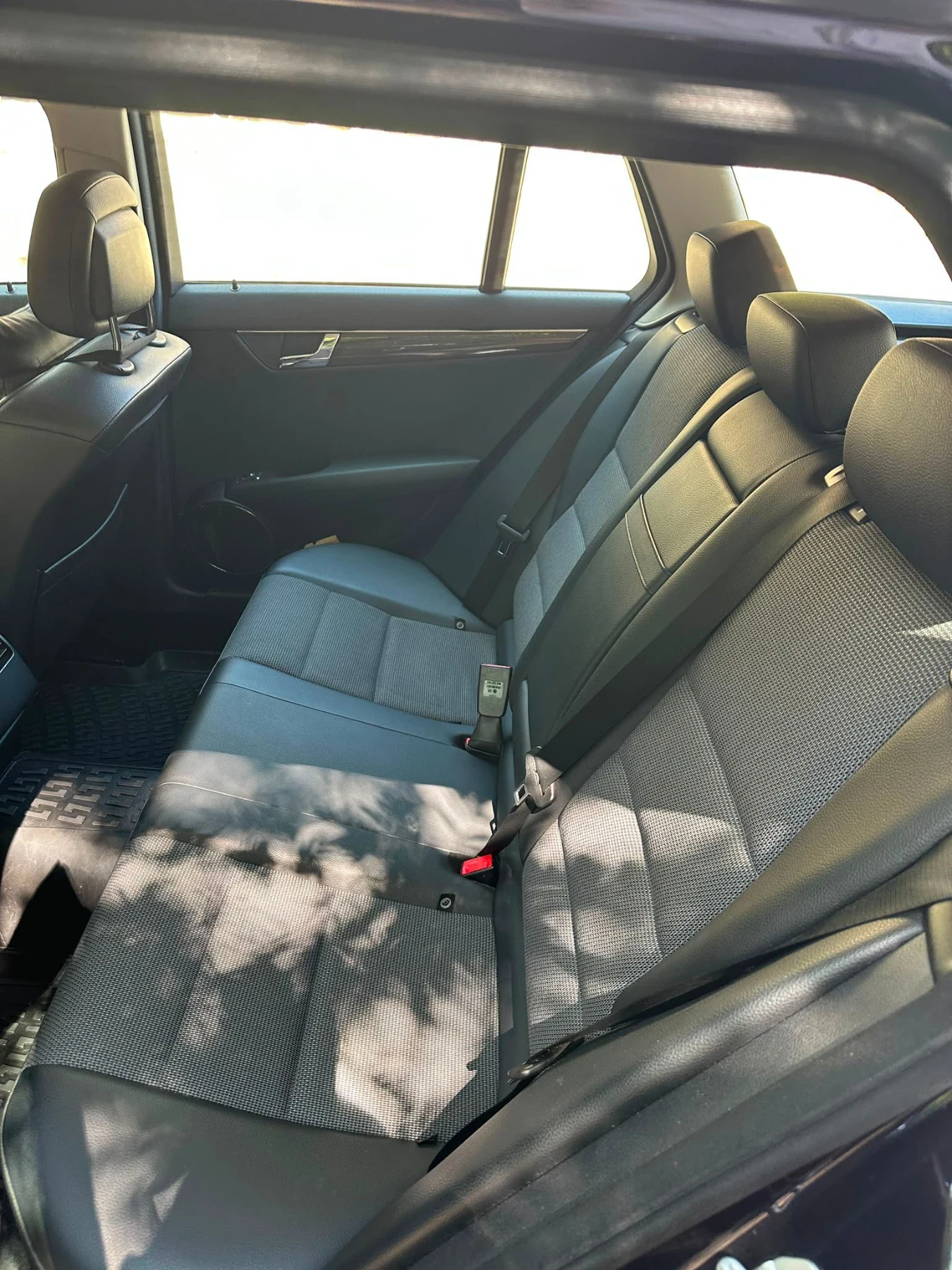 Mercedes-Benz C 320, снимка 14 - Автомобили и джипове - 55943589