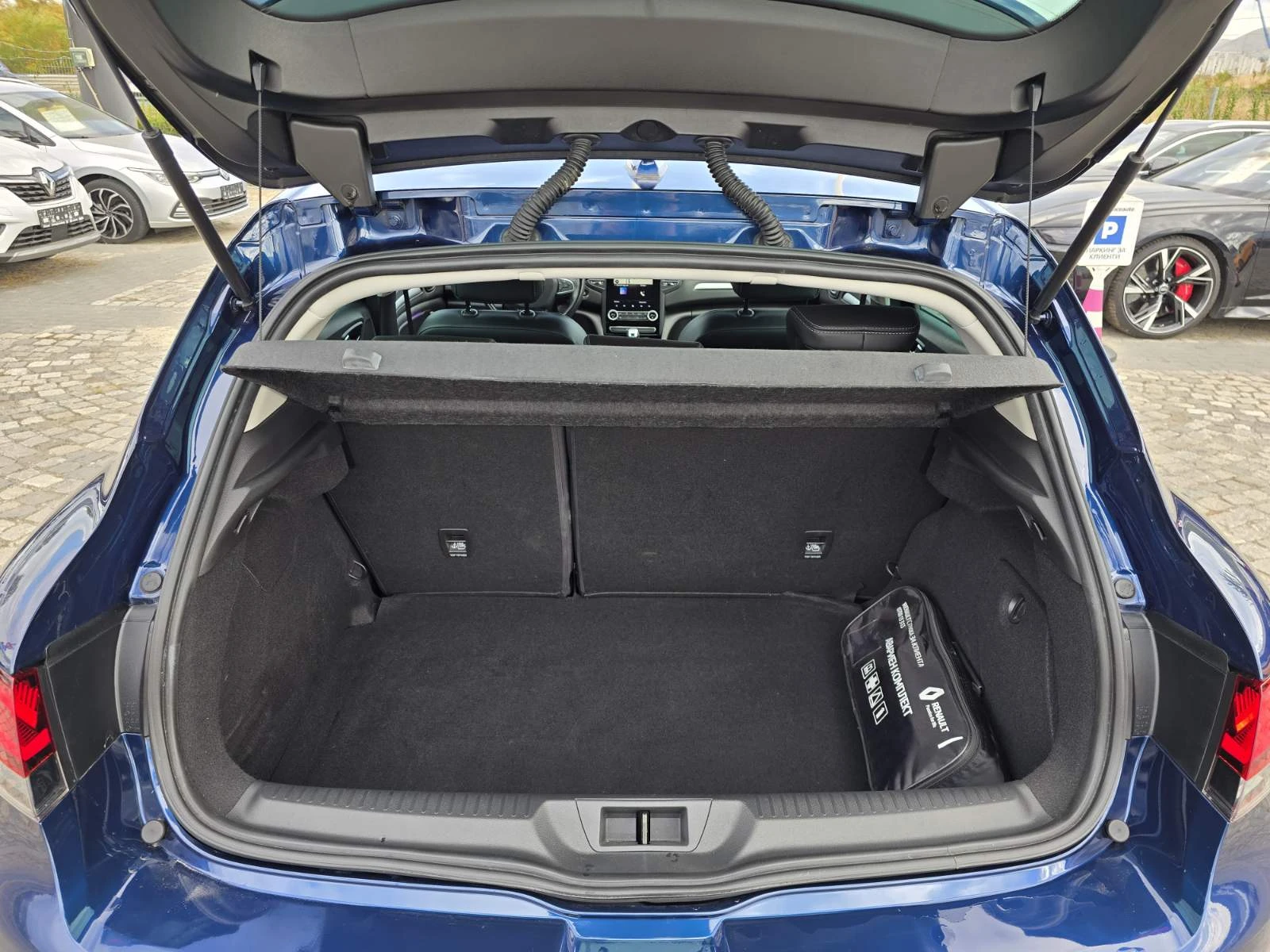 Renault Megane 1.3Tce/ 140к.с., снимка 17 - Автомобили и джипове - 56432613