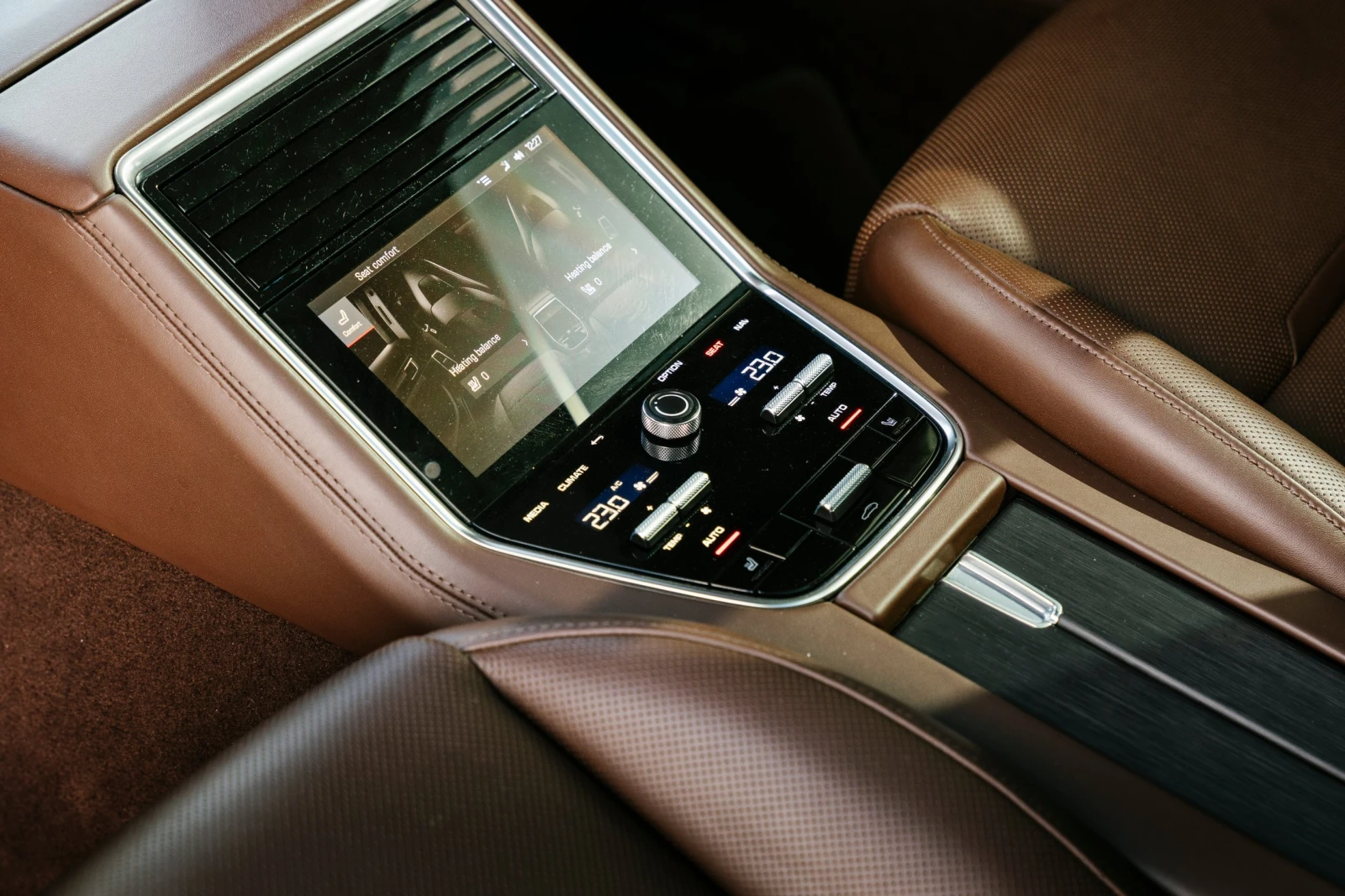 Porsche Panamera 4 E-Hybrid Platinum Edition, снимка 15 - Автомобили и джипове - 56595758