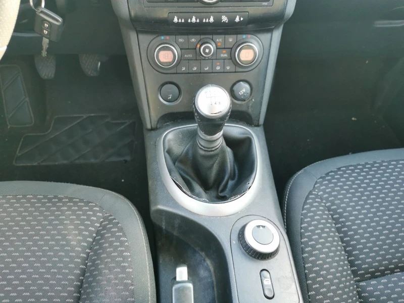 Nissan Qashqai 2.0i 4* 4, снимка 12 - Автомобили и джипове - 46354159