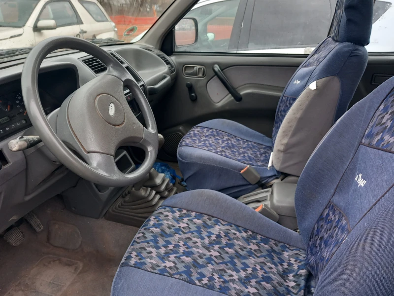 Nissan Terrano 4x4 бензин , снимка 6 - Автомобили и джипове - 49572230