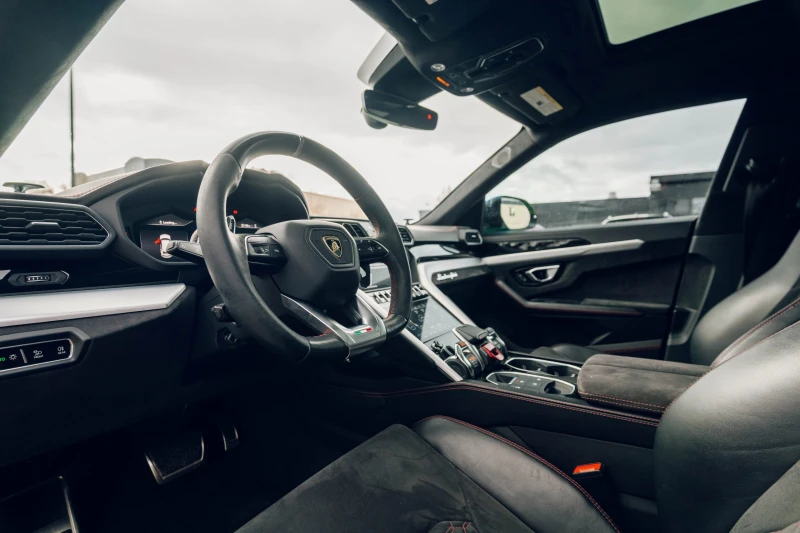 Lamborghini Urus CERAMIC BRAKE* 360* B&O* 360* ALCANTARA* ОБДУХ* AI, снимка 11 - Автомобили и джипове - 53036227