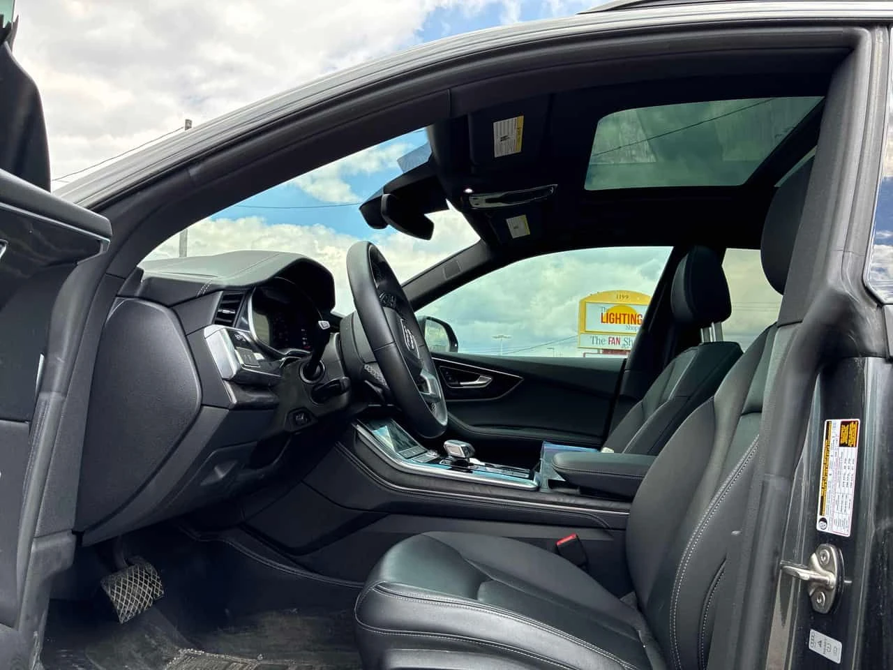 Audi Q8 * Progressiv 55 TFSI quattro * CARFAX * БЕЗ ПЪРВОН, снимка 16 - Автомобили и джипове - 55076462