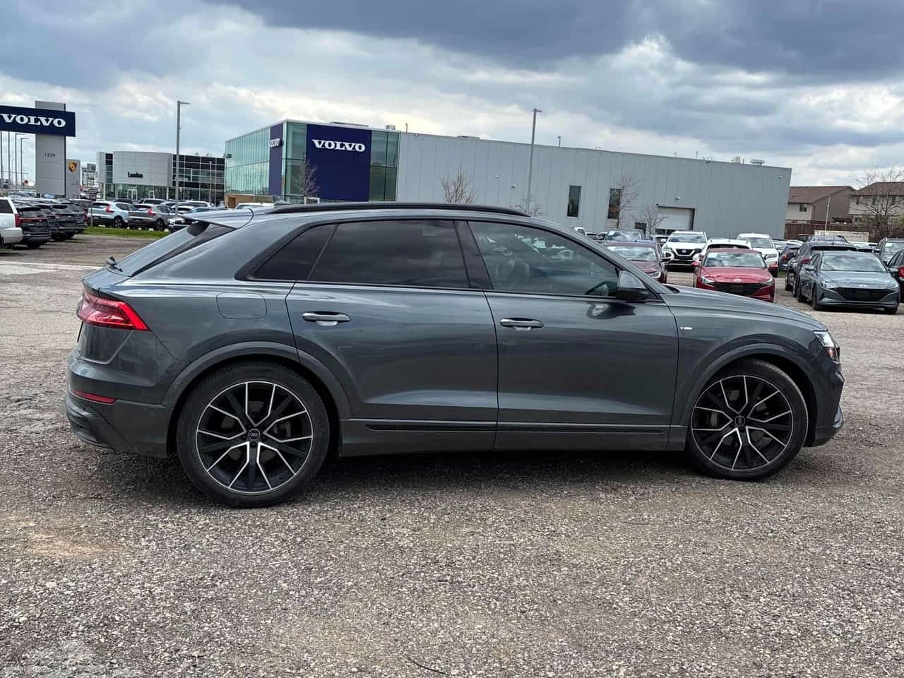 Audi Q8 * Progressiv 55 TFSI quattro * CARFAX * БЕЗ ПЪРВОН, снимка 3 - Автомобили и джипове - 55076462