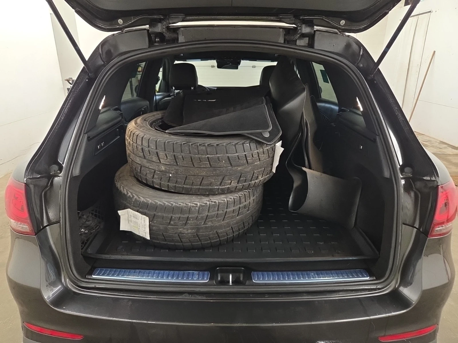 Mercedes-Benz GLC 43 AMG * * CARFAX * * АВТО КРЕДИТ * * , снимка 14 - Автомобили и джипове - 55080842