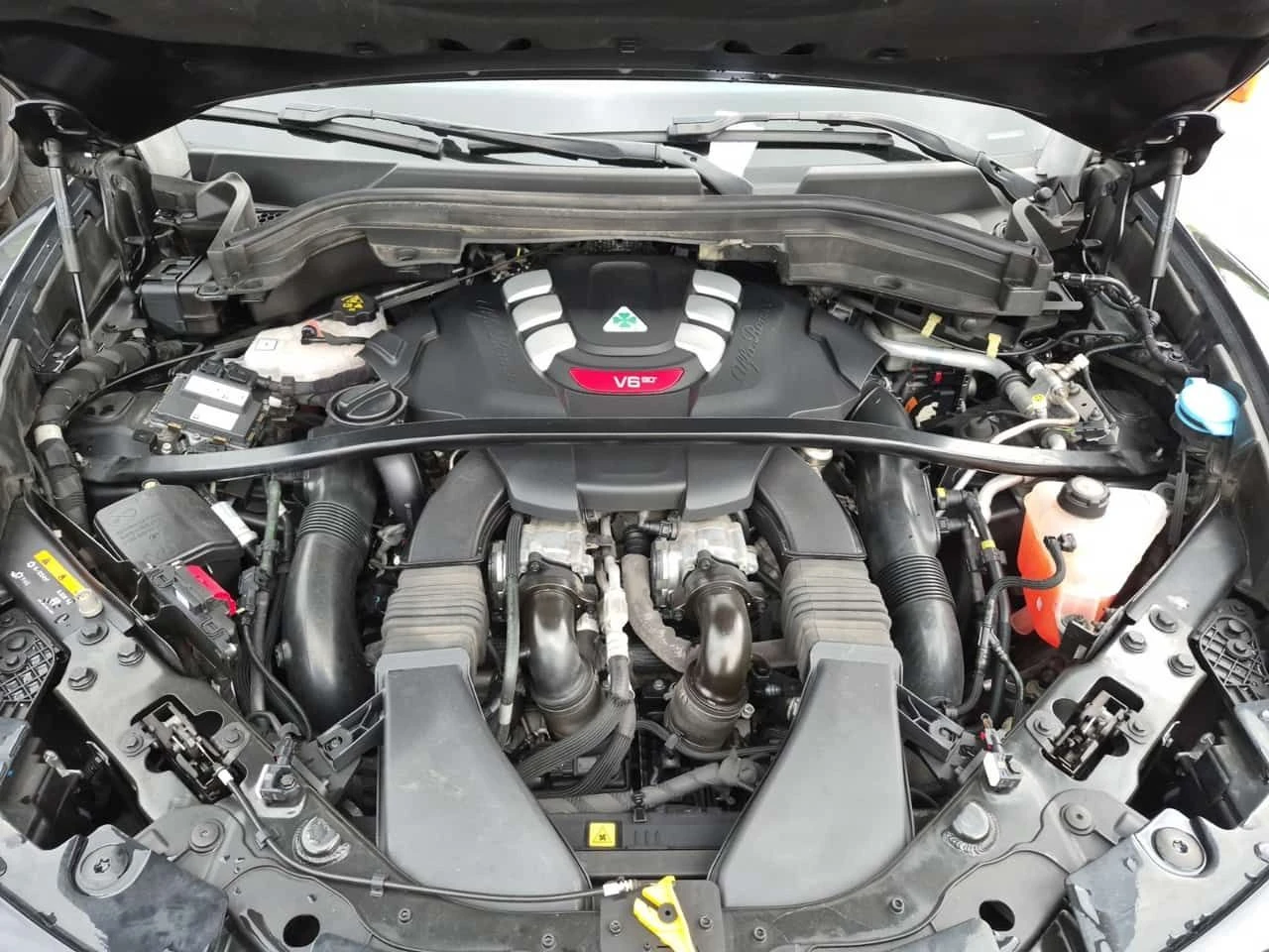Alfa Romeo Stelvio * QUADRIFOGLIO* АВТОКРЕДИТ БЕЗ ПЪРВОНАЧАЛНА ВНОСКА, снимка 17 - Автомобили и джипове - 55441476