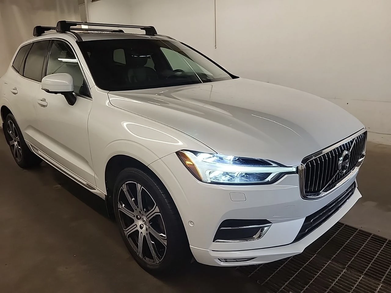 Volvo XC60 INSCRIPTION, снимка 2 - Автомобили и джипове - 55729152