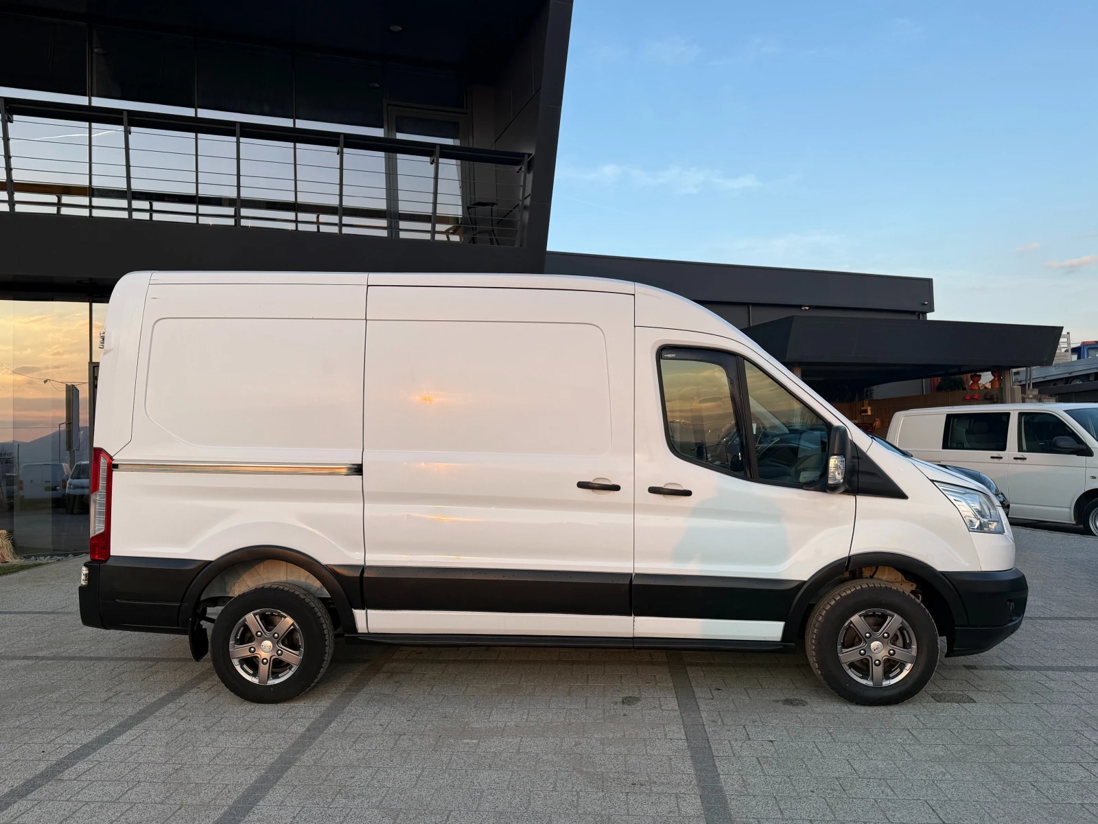 Ford Transit 2.0TDCI Клима L2H2 Euro 6 , снимка 8 - Бусове и автобуси - 53756332