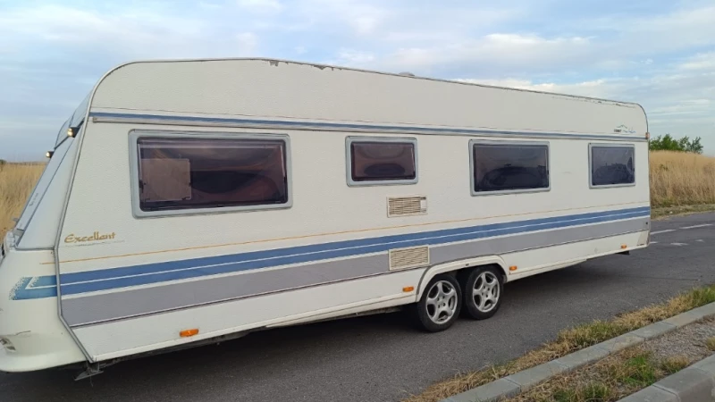 Каравана Hobby 720, снимка 2 - Каравани и кемпери - 53464177