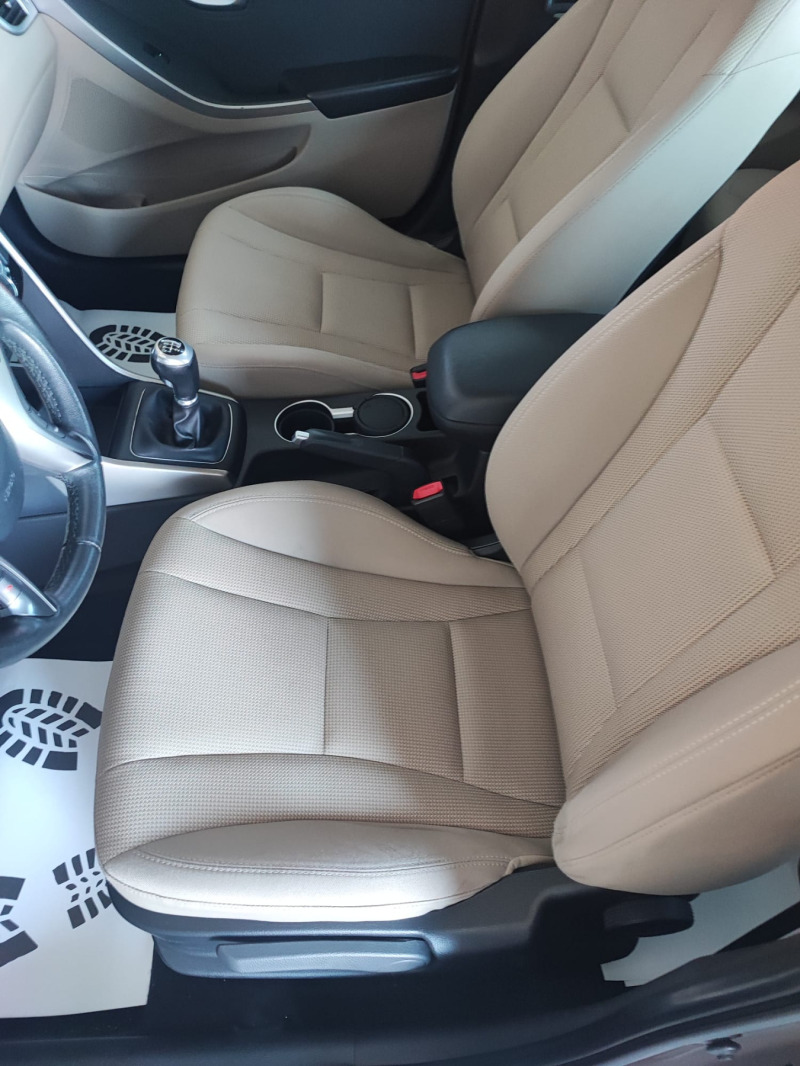 Hyundai I30 1.4 klimatronik, снимка 15 - Автомобили и джипове - 44389274