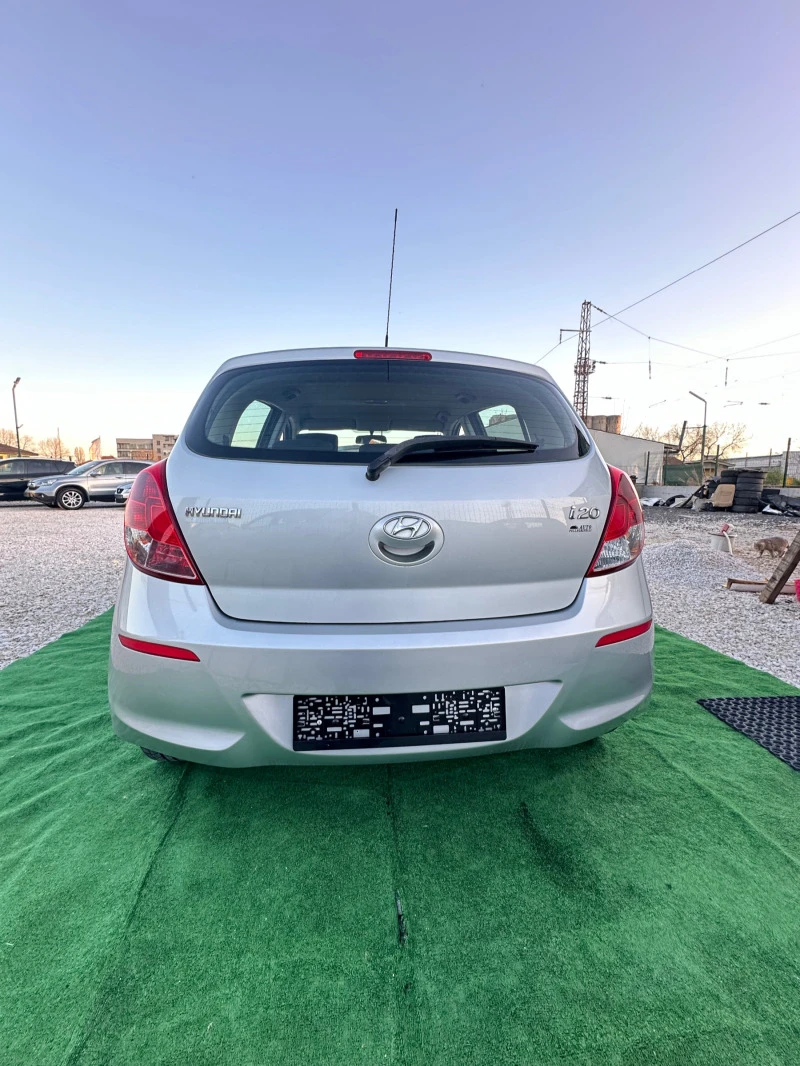 Hyundai I20 1.3, снимка 10 - Автомобили и джипове - 47423087