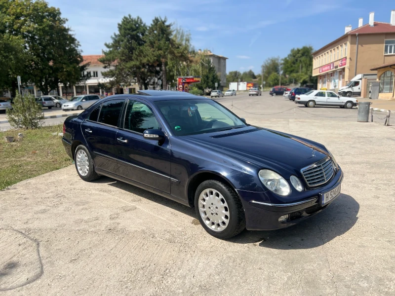 Mercedes-Benz E 220, снимка 2 - Автомобили и джипове - 47032617