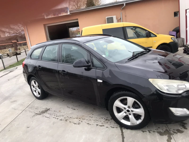 Opel Astra 1.7CDTI, снимка 4 - Автомобили и джипове - 48548268