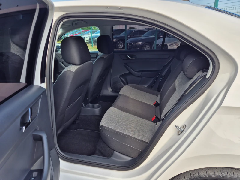 Skoda Rapid 1.6TDI 105к.с., снимка 12 - Автомобили и джипове - 50611581