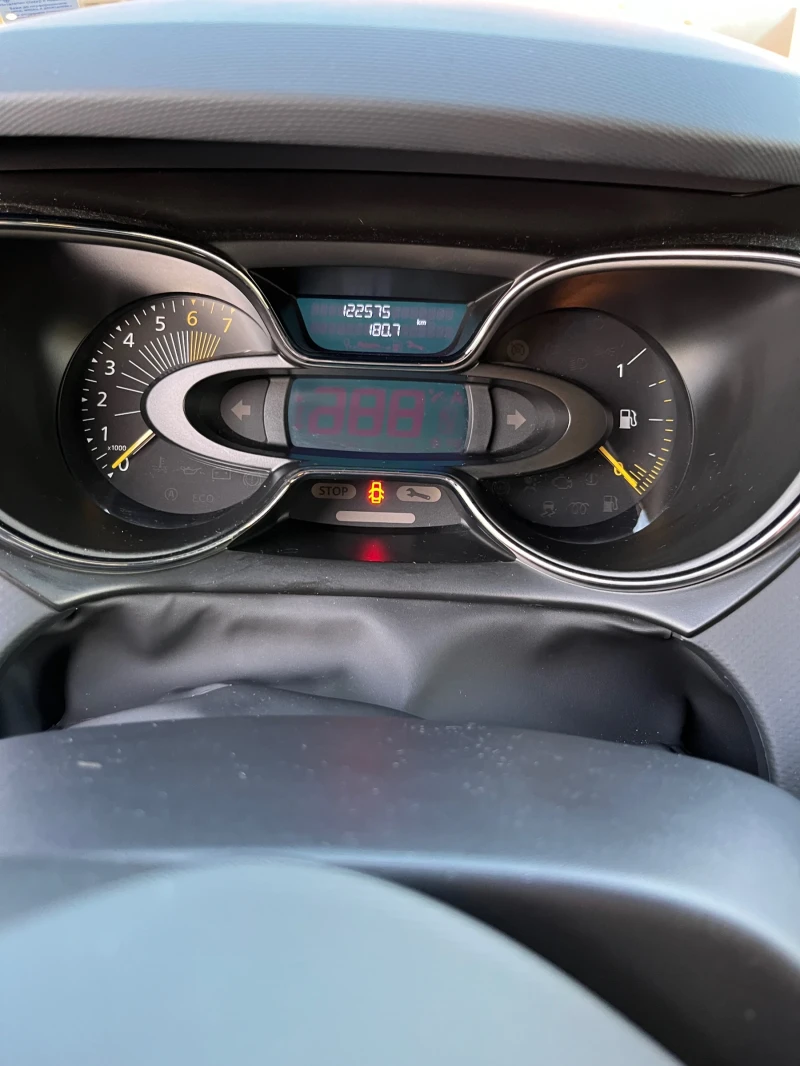Renault Captur 1.2, снимка 8 - Автомобили и джипове - 51359394