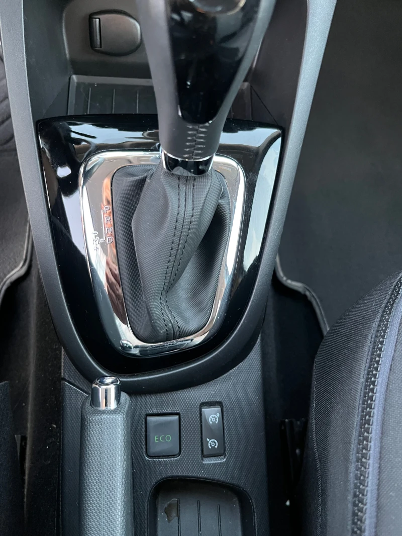 Renault Captur 1.2, снимка 12 - Автомобили и джипове - 51359394