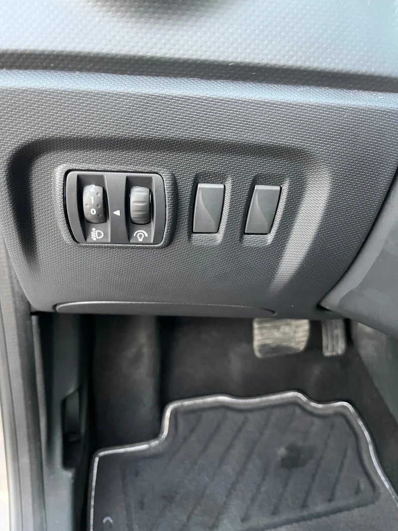 Renault Captur 1.2, снимка 14 - Автомобили и джипове - 51359394