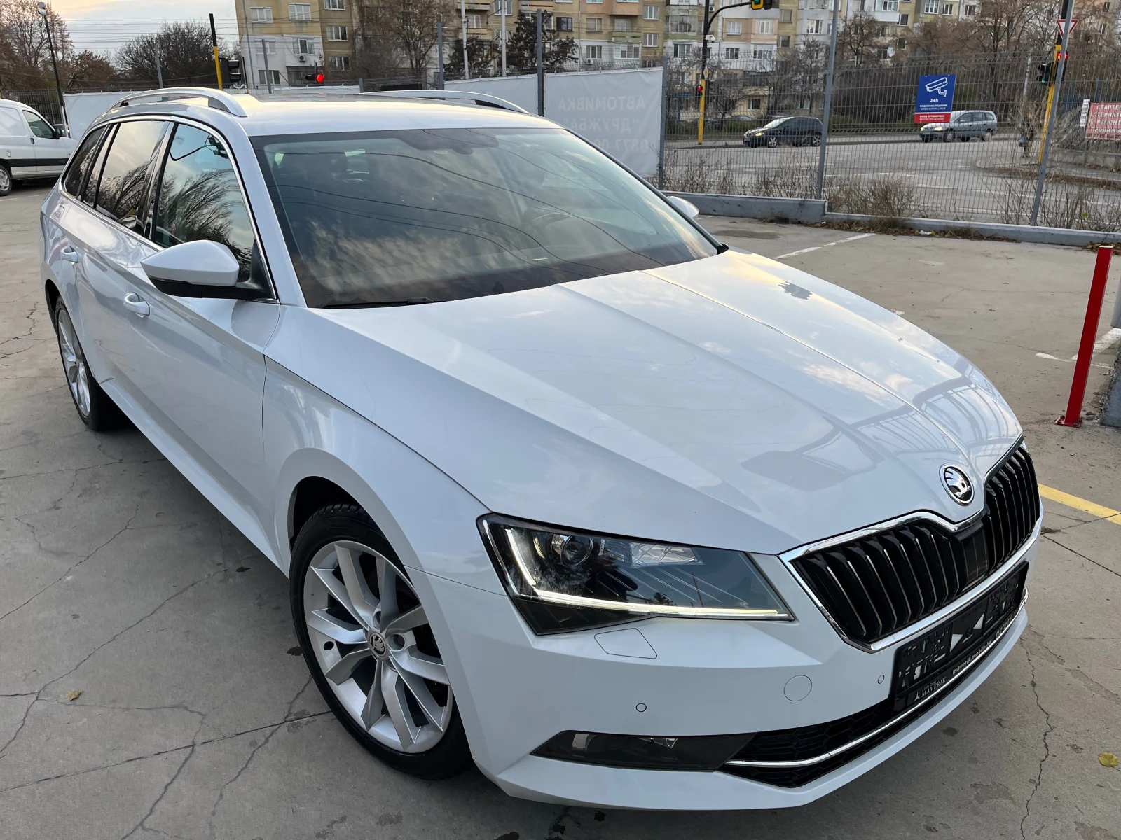 Skoda Superb 2.0TDI 190kc 4x4 Facelift  Гаранция 1 ГОДИНА!!, снимка 1