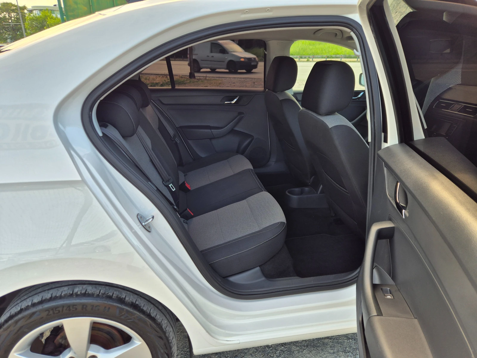 Skoda Rapid 1.6TDI 105к.с. - изображение 10