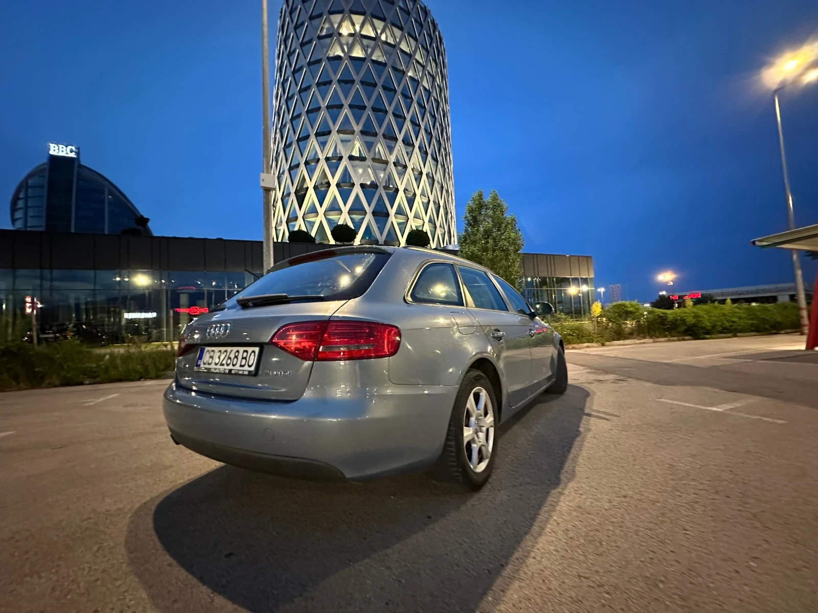 Audi A4 2.0 - изображение 2