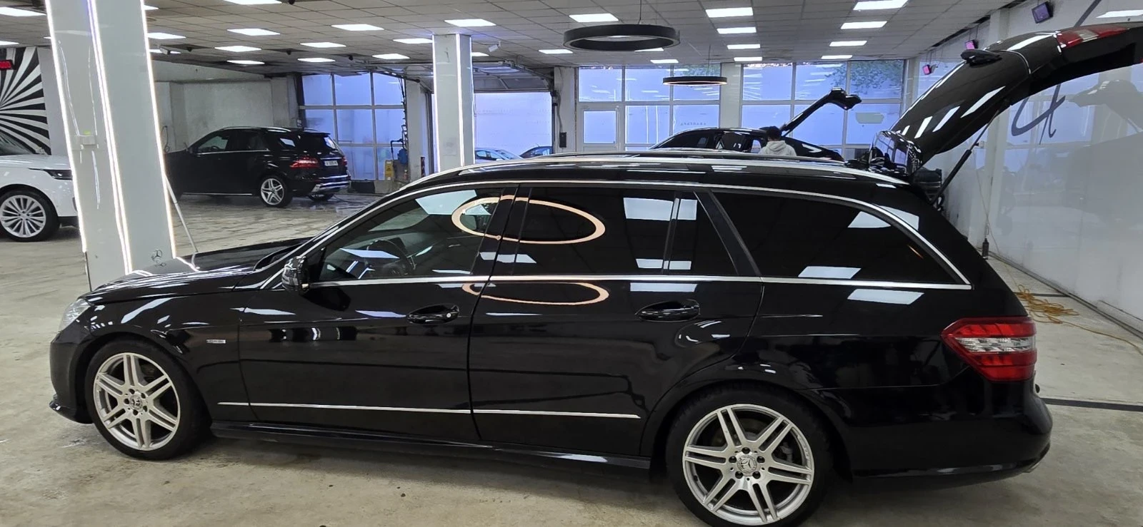 Mercedes-Benz E 350 AMG пакет , RWD Avangarde - изображение 3