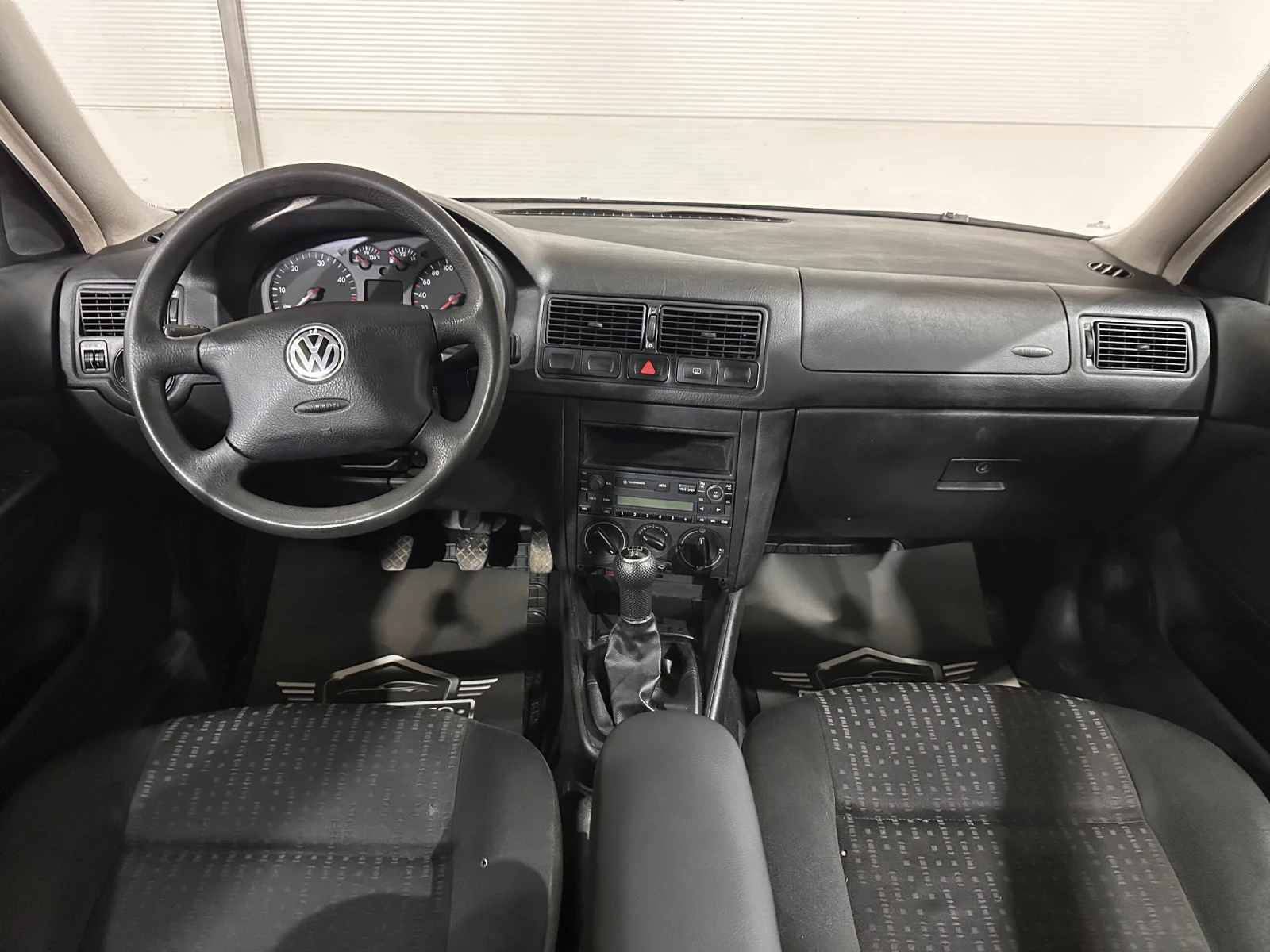 VW Golf 1.9 TDI, снимка 8 - Автомобили и джипове - 53827507