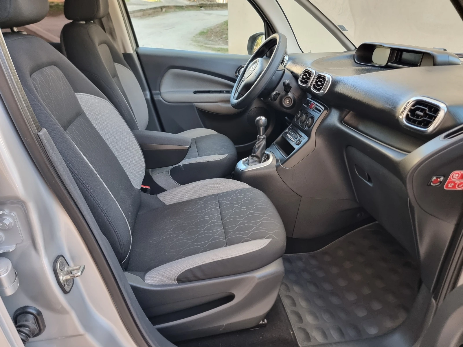 Citroen C3 Picasso 1.6 HDI* EXCLUSIVE , снимка 13 - Автомобили и джипове - 53836007