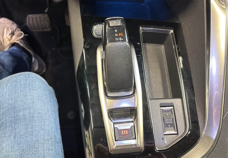 Peugeot 3008 Allure, снимка 11 - Автомобили и джипове - 53903157