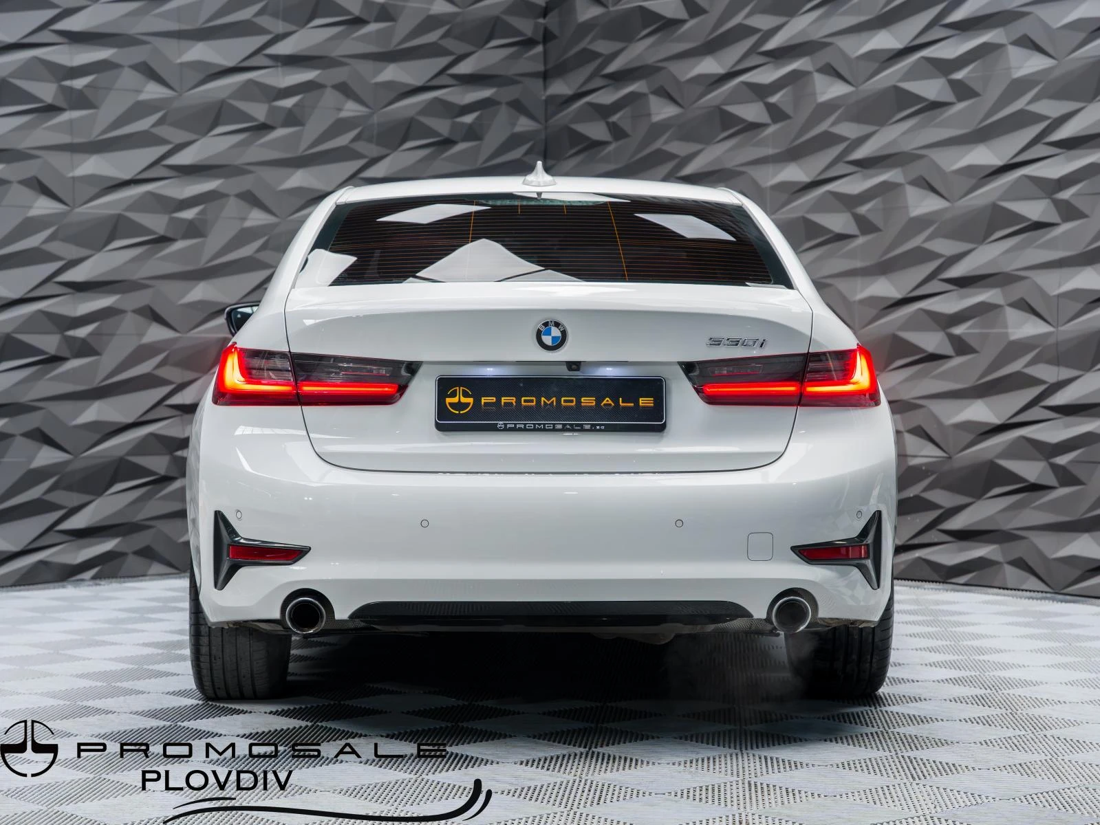 BMW 330 i* HUD* MEMORY* ПОДГРЕВ* CAM* PANO* , снимка 4 - Автомобили и джипове - 54065133