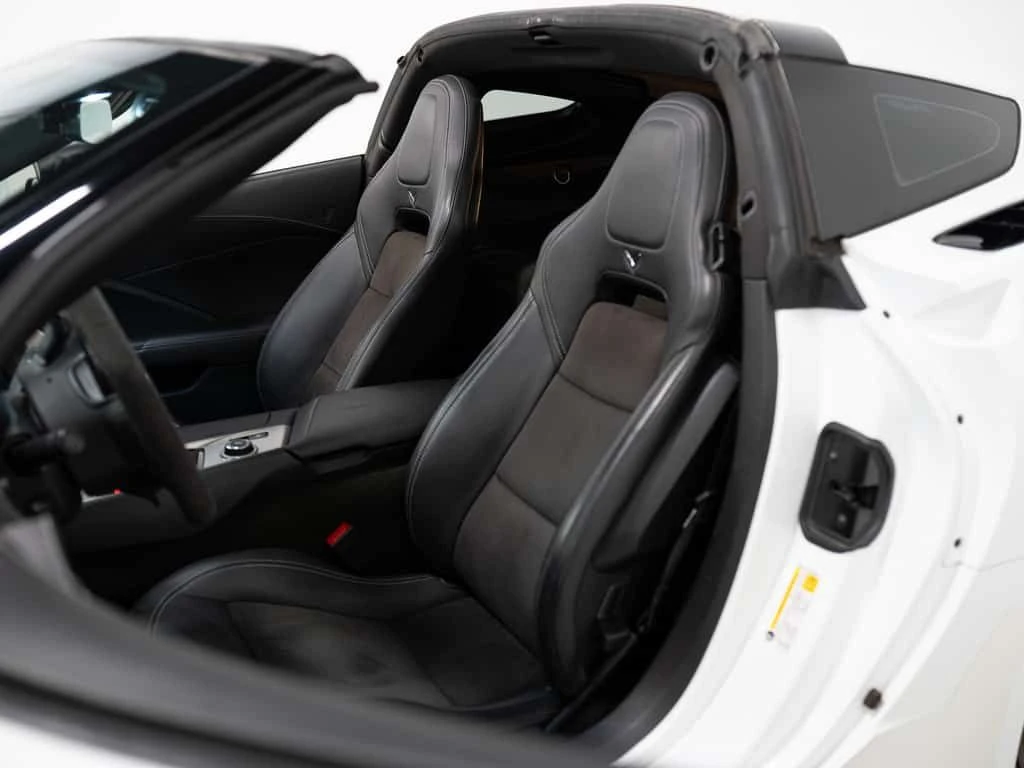 Chevrolet Corvette 2LT | Z51 | CUSTOM EXHAUST | 20 IN  CARFAX, снимка 13 - Автомобили и джипове - 54113513