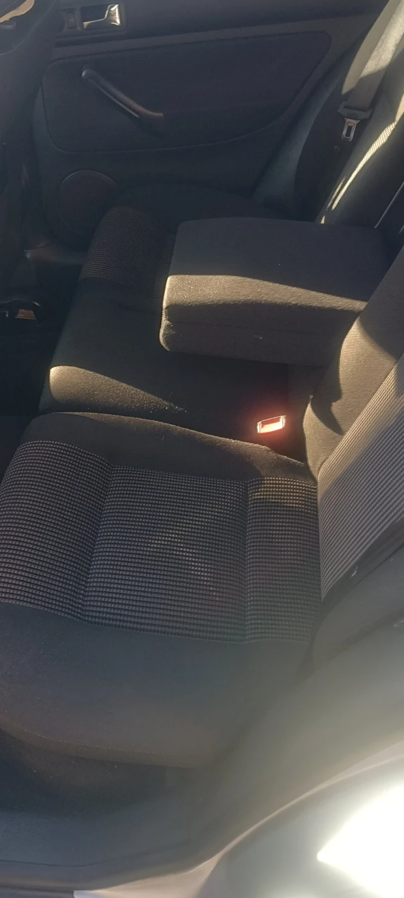 VW Golf 1.9 , снимка 6 - Автомобили и джипове - 54354698